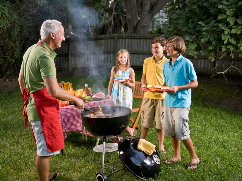 Grillen mit der Familie